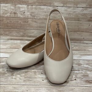 Life Stride Off-White Slingback Ballet Flats Size 6.5M NEW